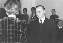 44.JPG (18031 BYTES)