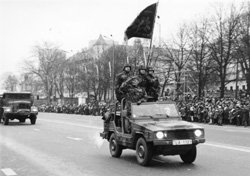 P4.JPG (24011 BYTES)