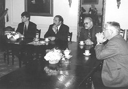 P2.JPG (22036 BYTES)