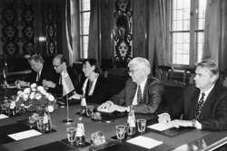 14.JPG (25945 BYTES)