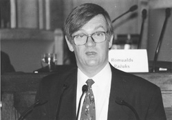 A12.JPG (17196 BYTES)