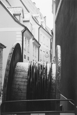 MI1.JPG (35740 BYTES)