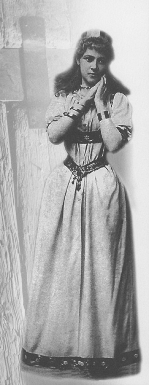 AKMENT~1.JPG (74821 BYTES)