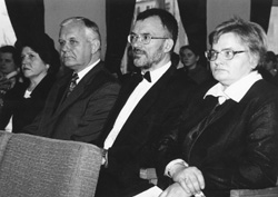 F3.JPG (21762 BYTES)