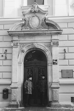 MI5.JPG (38192 BYTES)