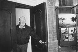 MI10.JPG (20321 BYTES)