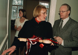 TIESUN~4.JPG (23989 BYTES)