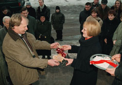 TIESUN~5.JPG (26464 BYTES)