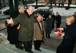 TIESUN~6.JPG (27621 BYTES)