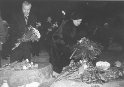 B6.JPG (30635 BYTES)