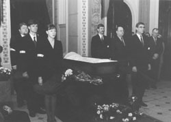 B3.JPG (12140 BYTES)