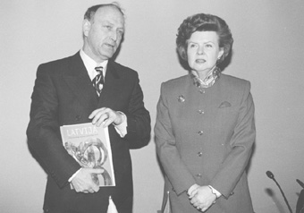 D4.JPG (25034 BYTES)