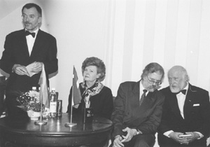 R1.JPG (22561 BYTES)