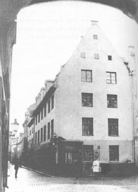 APT6.JPG (32074 BYTES)