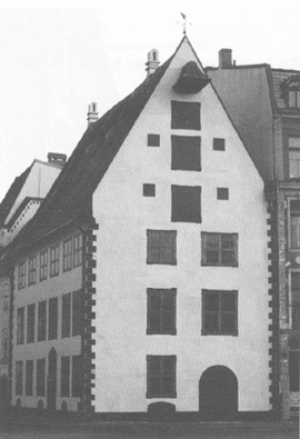 APT7.JPG (38841 BYTES)