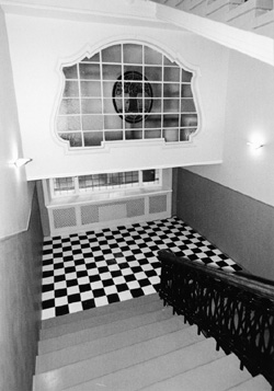 B4.JPG (37226 BYTES)