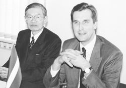 J1.JPG (28896 BYTES)