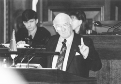 E1.JPG (30143 BYTES)