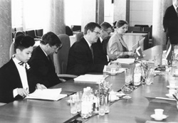 R7.JPG (24245 BYTES)