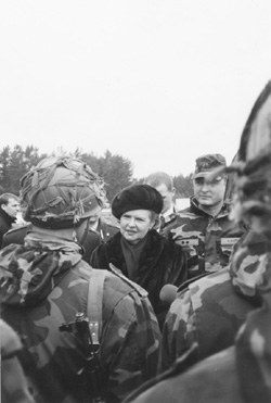 AA.JPG (28925 BYTES)