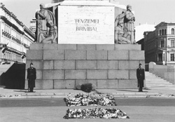 K4.JPG (23964 BYTES)