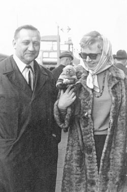 F8.JPG (24525 BYTES)