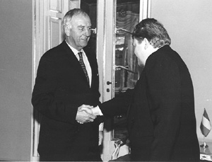 J4.JPG (24463 BYTES)