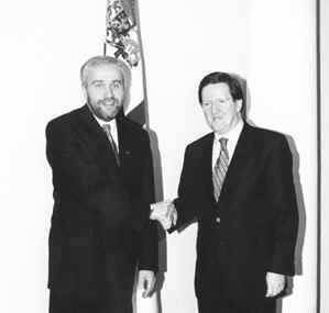 R1.JPG (35138 BYTES)