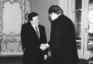 R2.JPG (25558 BYTES)