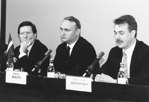 R3.JPG (23885 BYTES)