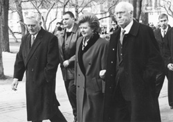 UU5.JPG (23251 BYTES)