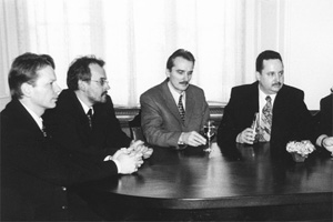 V7.JPG (21274 BYTES)