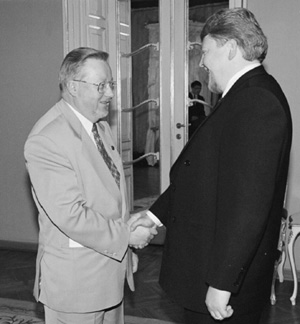 STRAUME-LANDSBERGIS.JPG (34066 BYTES)