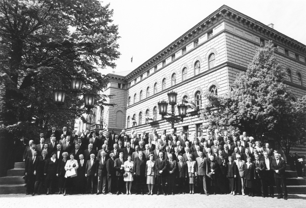 M1.JPG (289576 BYTES)