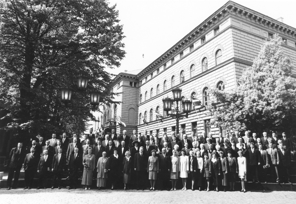 M2.JPG (296692 BYTES)