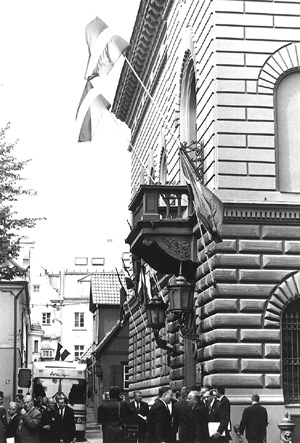 NNN.JPG (71274 BYTES)