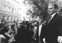 BE1.JPG (26544 BYTES)