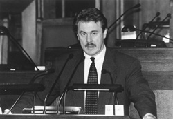 MIN11.JPG (19966 BYTES)