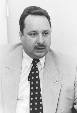 MIN8.JPG (25876 BYTES)