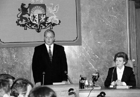 PIRMA-SEDE.JPG (32564 BYTES)