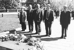 U11.JPG (28556 BYTES)