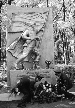 UZVARAS-DIENA13.JPG (61206 BYTES)