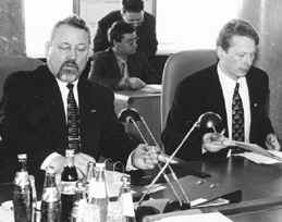 V10.JPG (31587 BYTES)