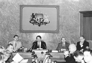 U1.JPG (36117 BYTES)