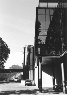 E1.JPG (34913 BYTES)