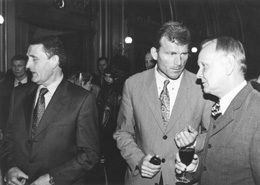 E11.JPG (21191 BYTES)