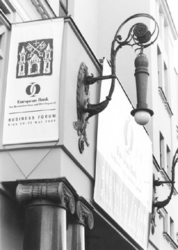 E4.JPG (41171 BYTES)