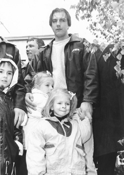 H12.JPG (40602 BYTES)