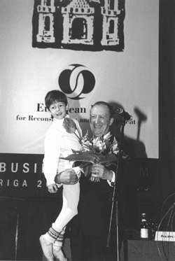 E7.JPG (33572 BYTES)