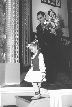 E8.JPG (37579 BYTES)